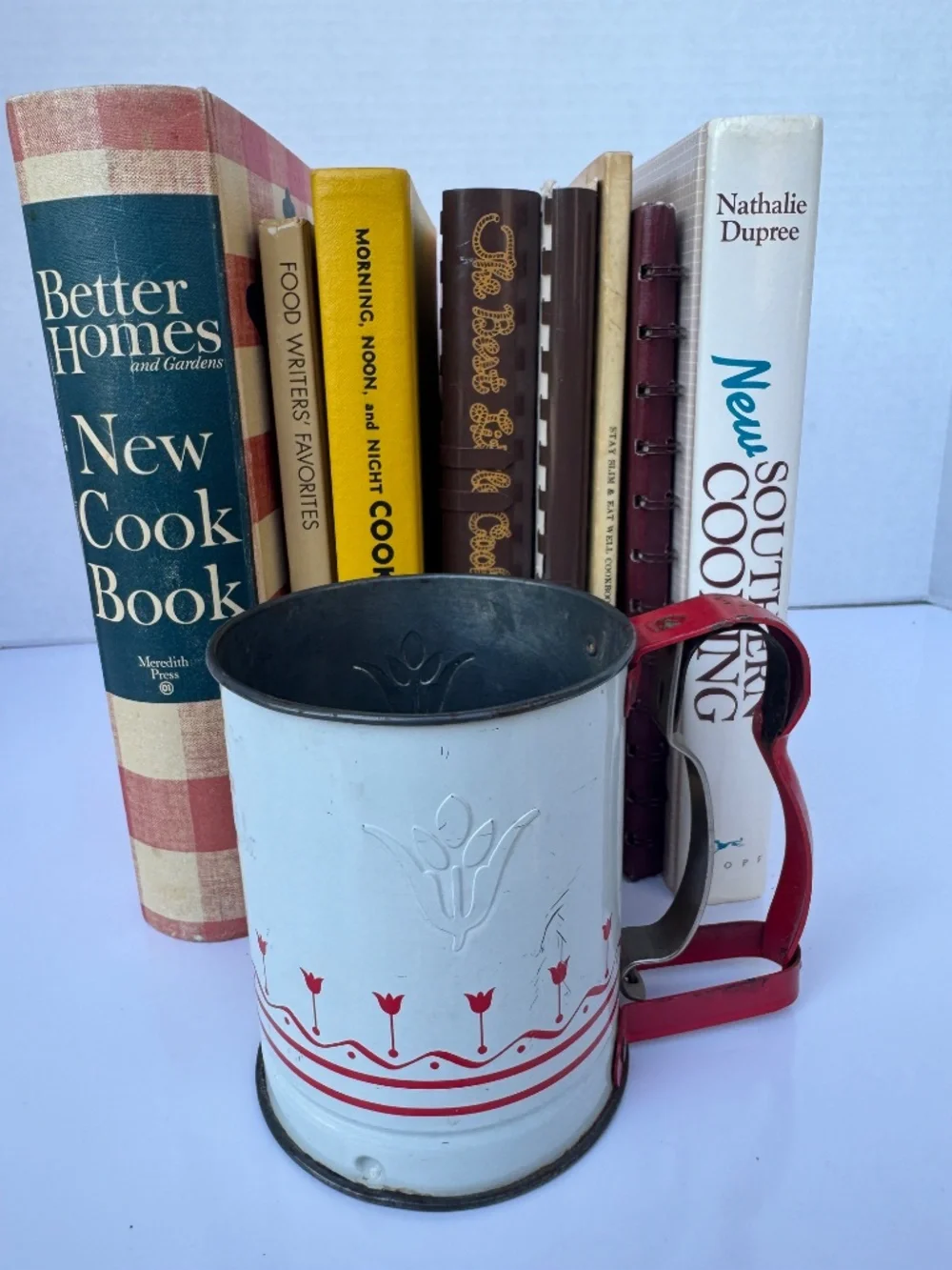 Vintage Androck Hand Flour Sifter with Red Tulips 1950s